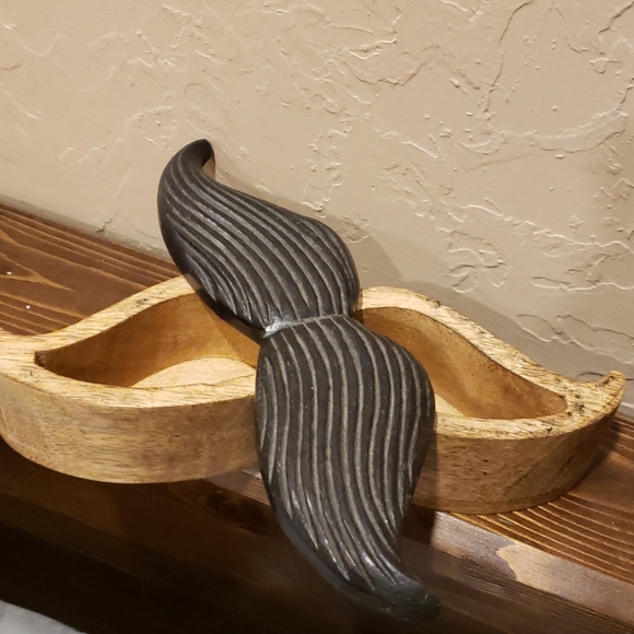 Mustache Container - Picture 2 of 2